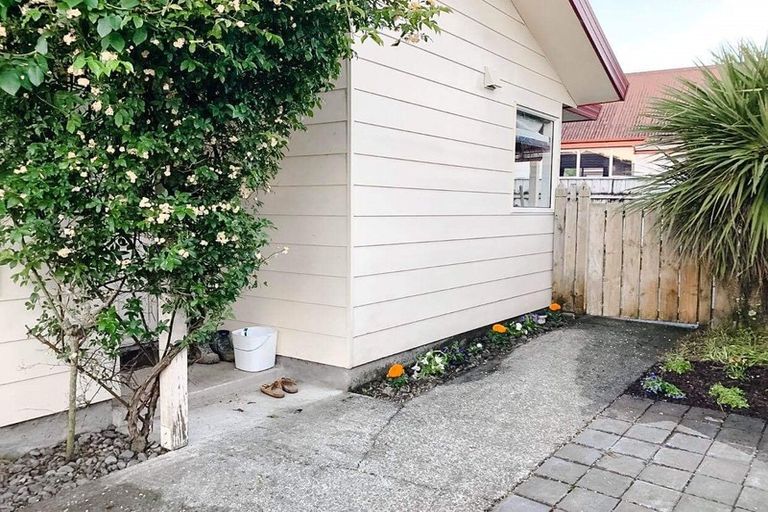 Photo of property in 2/8 Tulsa Grove, Totara Park, Upper Hutt, 5018