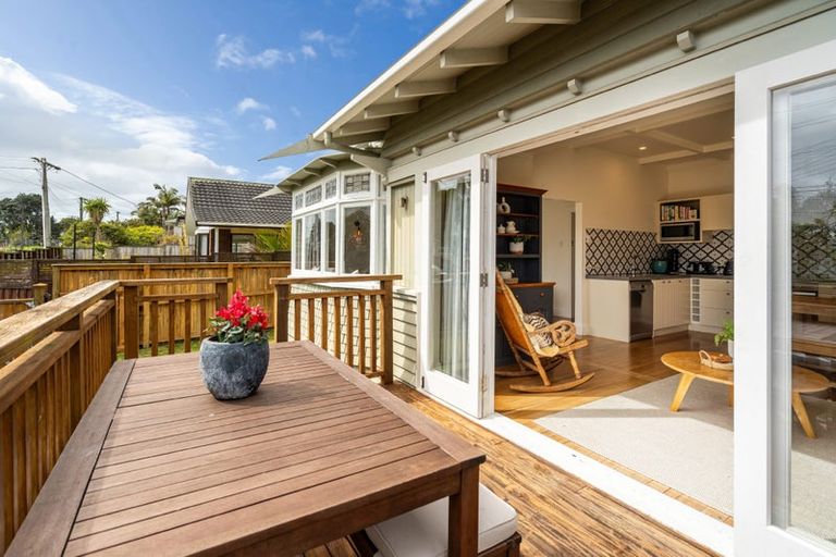 Photo of property in 1/10 Corrella Road, Belmont, Auckland, 0622
