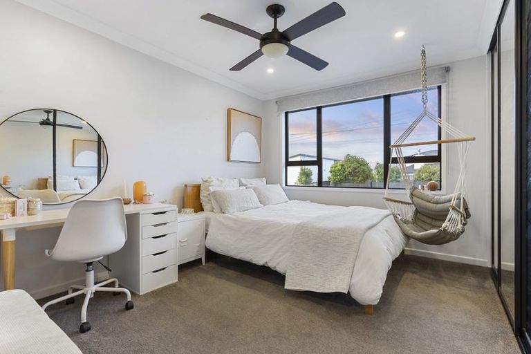 Photo of property in 172 Bleakhouse Road, Mellons Bay, Auckland, 2014