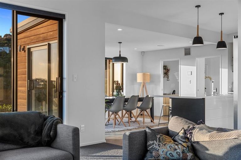 Photo of property in 17 Drayton Drive, Mount Pleasant, Christchurch, 8081