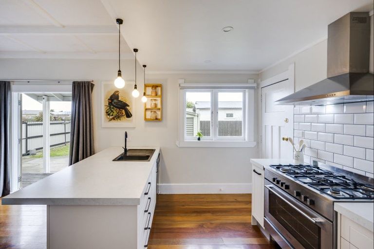 Photo of property in 1213 Caroline Road, Mayfair, Hastings, 4122