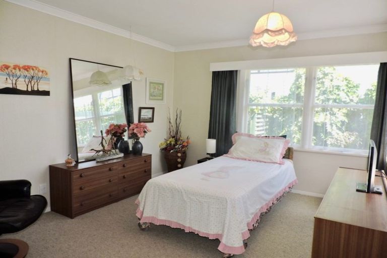 Photo of property in 13 Redwood Avenue, Tawa, Wellington, 5028