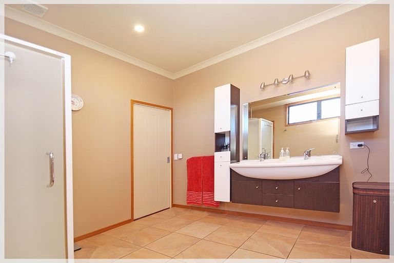 Photo of property in 49 Hartley Street, Foxton Beach, Foxton, 4815