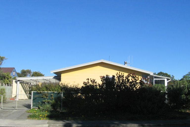 Photo of property in 26 Norfolk Crescent, Otaki Beach, Otaki, 5512