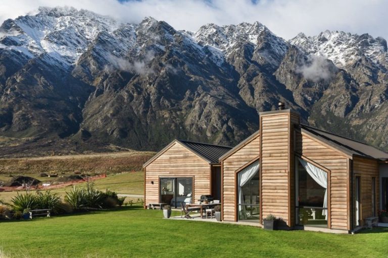 Photo of property in 60 Cunninghams Drive, Jacks Point, Queenstown, 9371