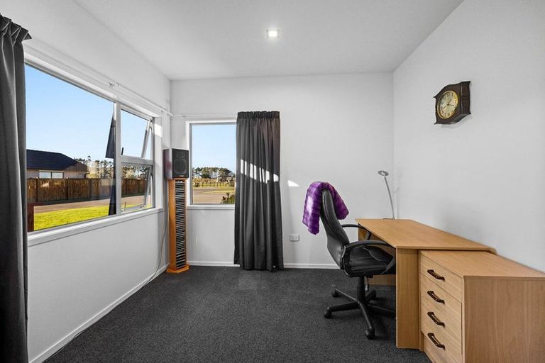 Photo of property in 22 Mercade Close, Stratford, 4332