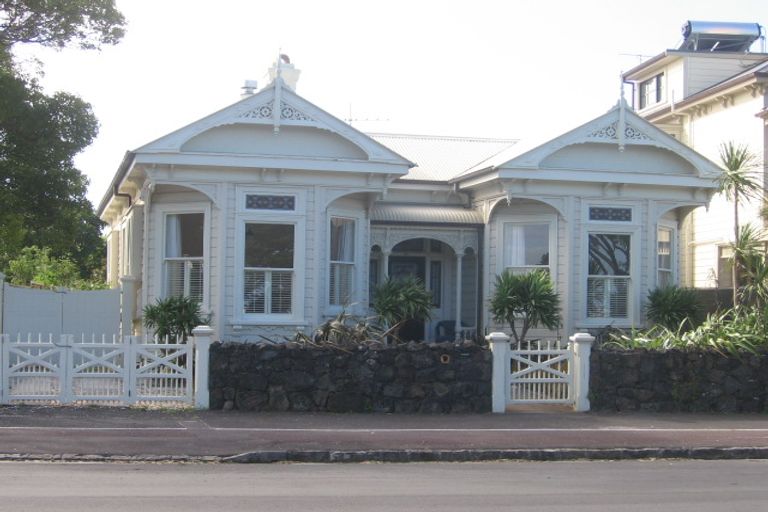 Photo of property in 42 King Edward Parade, Devonport, Auckland, 0624