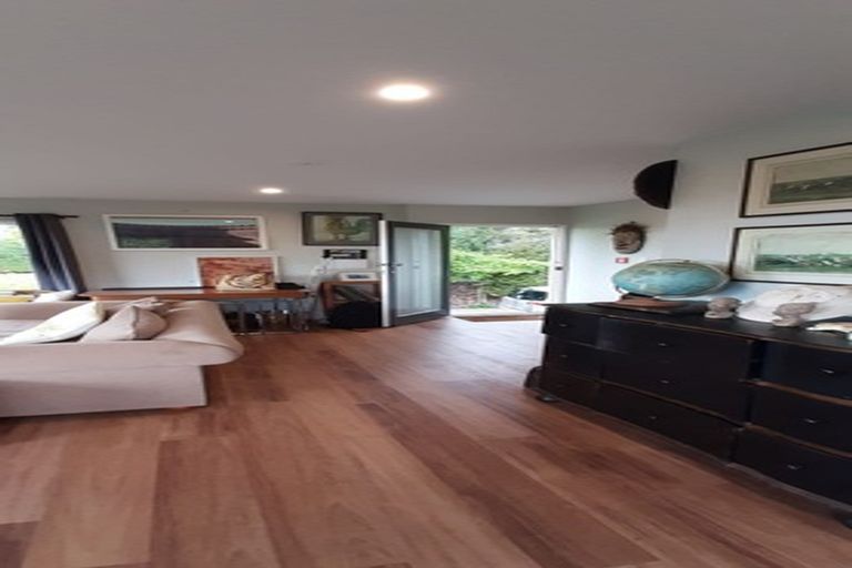 Photo of property in 37 West Lynn Road, Titirangi, Auckland, 0604