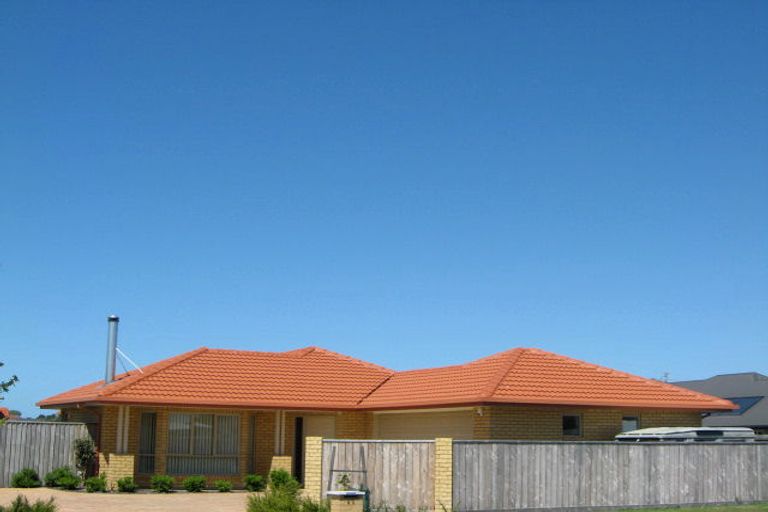 Photo of property in 50 Coolspring Way, Redwood, Christchurch, 8051