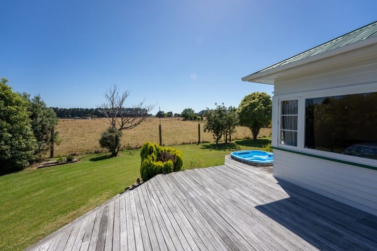 Photo of property in 35 North Manakau Road, Manakau, Levin, 5573