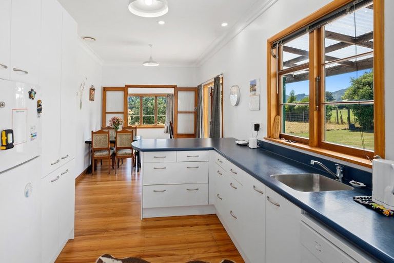 Photo of property in 35 North Manakau Road, Manakau, Levin, 5573