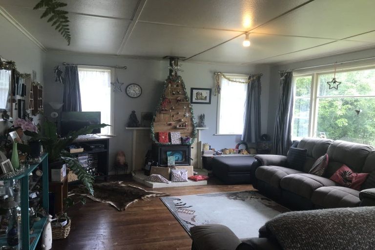 Photo of property in 16 Whio Street, Pongaroa, 4991