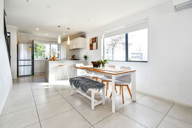 Photo of property in 2 Kamana Road, Flat Bush, Auckland, 2019