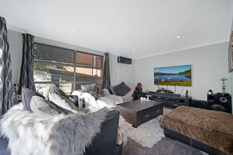 Photo of property in 13 Lambir Place, Fairview Heights, Auckland, 0632