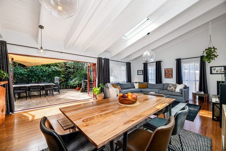 Photo of property in 5 Derwent Crescent, Titirangi, Auckland, 0604