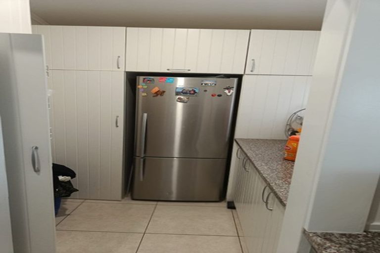 Photo of property in 105 Archibald Road, Kelston, Auckland, 0602