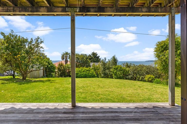 Photo of property in 258 Whangaparaoa Road, Red Beach, 0932