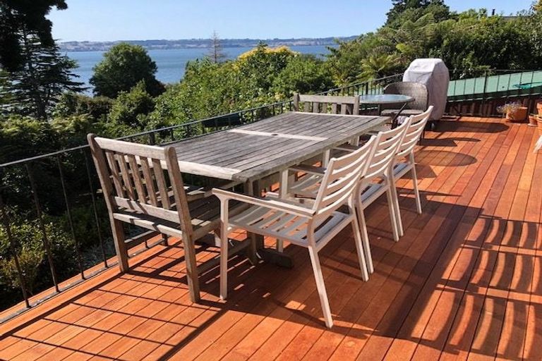 Photo of property in 5 Naera Place, Kawaha Point, Rotorua, 3010