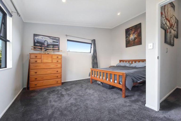 Photo of property in 13 Lambir Place, Fairview Heights, Auckland, 0632