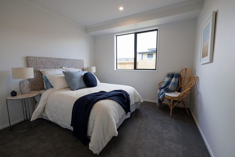 Photo of property in 32 Te Piriti Road, One Tree Point, 0118