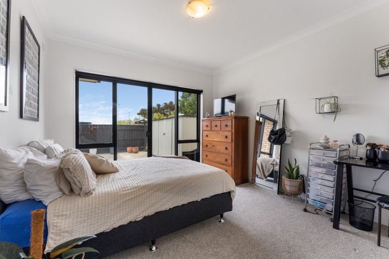 Photo of property in 5 Crabapple Close, Milson, Palmerston North, 4414