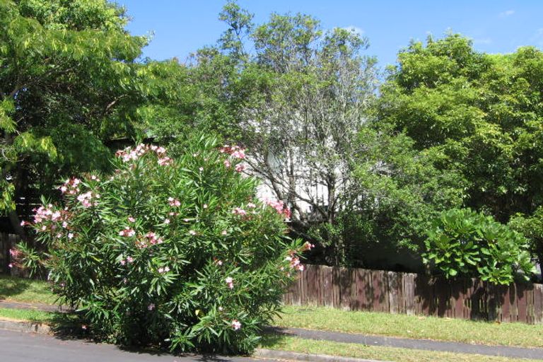 Photo of property in 4 Dianthus Place, Browns Bay, Auckland, 0630