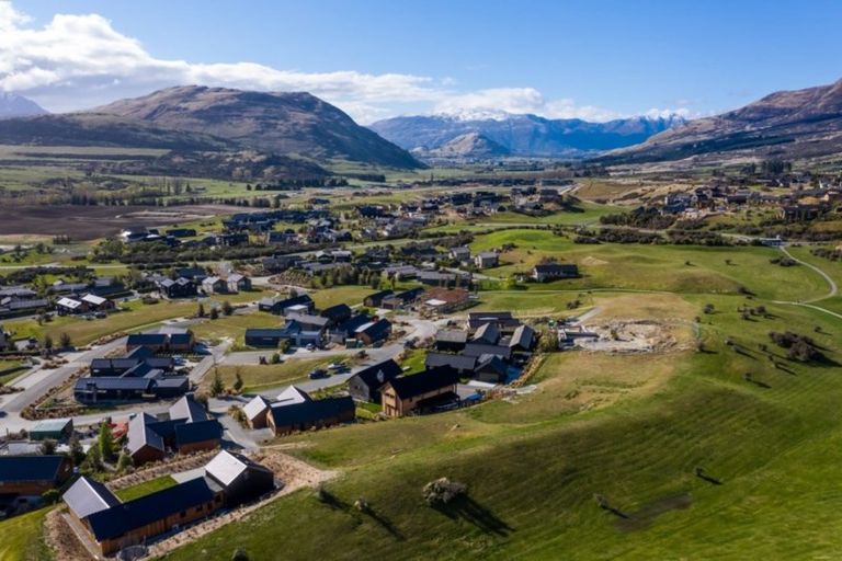 Photo of property in 6b Kinross Lane, Jacks Point, Queenstown, 9371