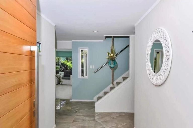 Photo of property in 1086 Beach Road, Torbay, Auckland, 0630