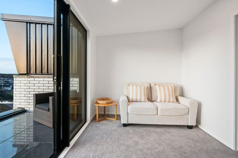 Photo of property in 10/19 Windlass Street, Long Bay, Auckland, 0630