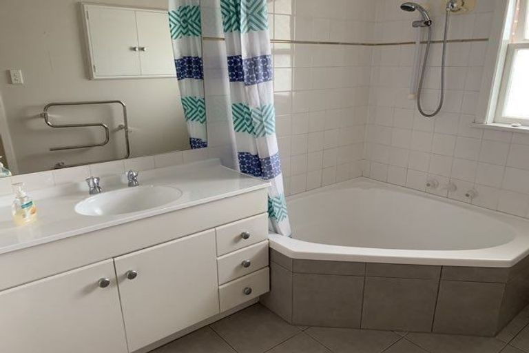 Photo of property in 86 Grande Vue Road, Hillpark, Auckland, 2102