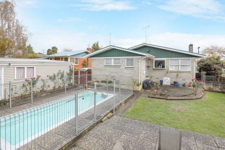 Photo of property in 30 Garden Heights Avenue, Glenview, Hamilton, 3206