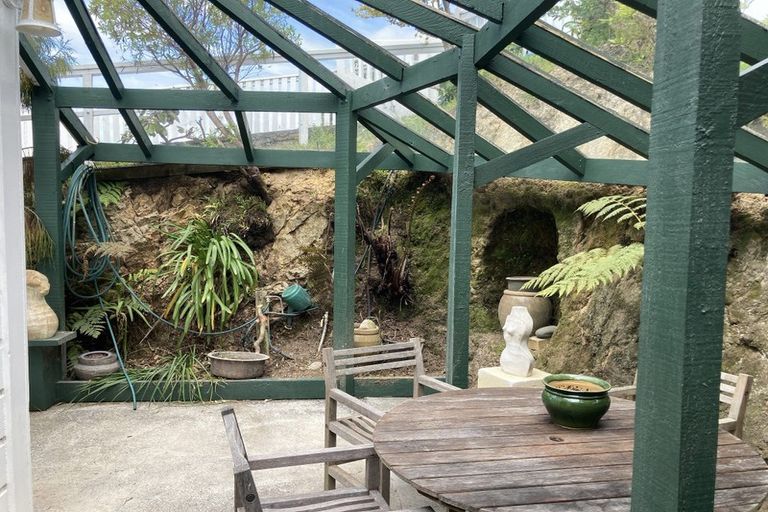 Photo of property in 28 Apuka Street, Brooklyn, Wellington, 6021