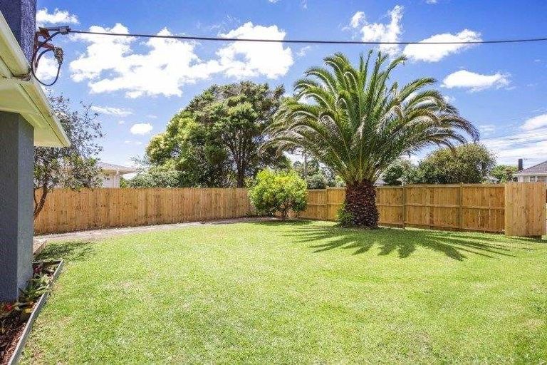 Photo of property in 81 Smythe Road, Henderson, Auckland, 0612