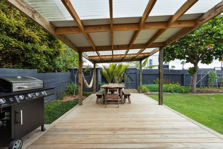 Photo of property in 8 Pitau Road, Mount Maunganui, 3116