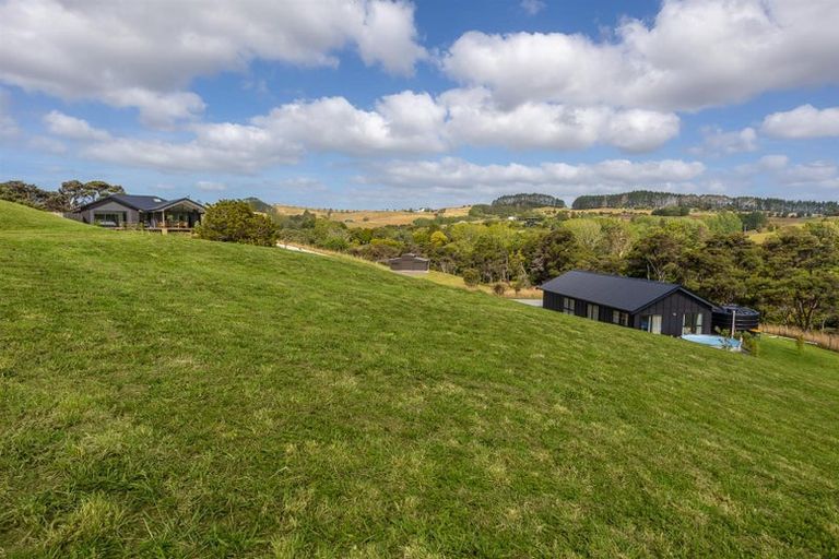 Photo of property in 1056 Peak Road, Helensville, 0875