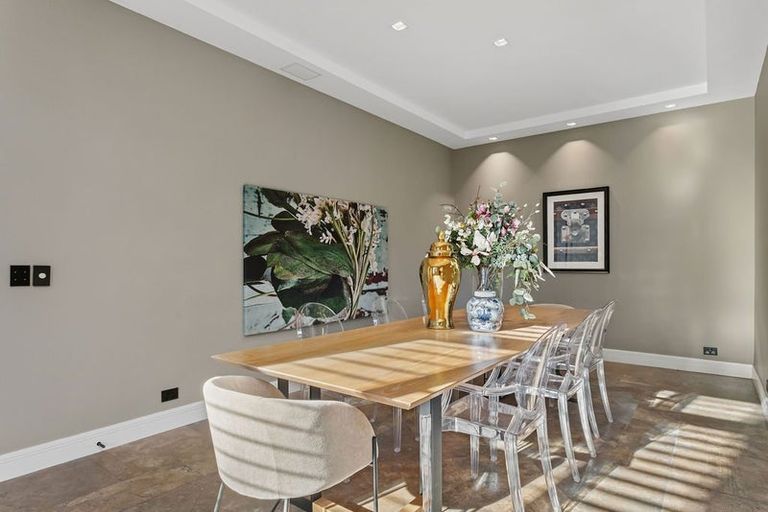 Photo of property in 118 Straven Road, Fendalton, Christchurch, 8014