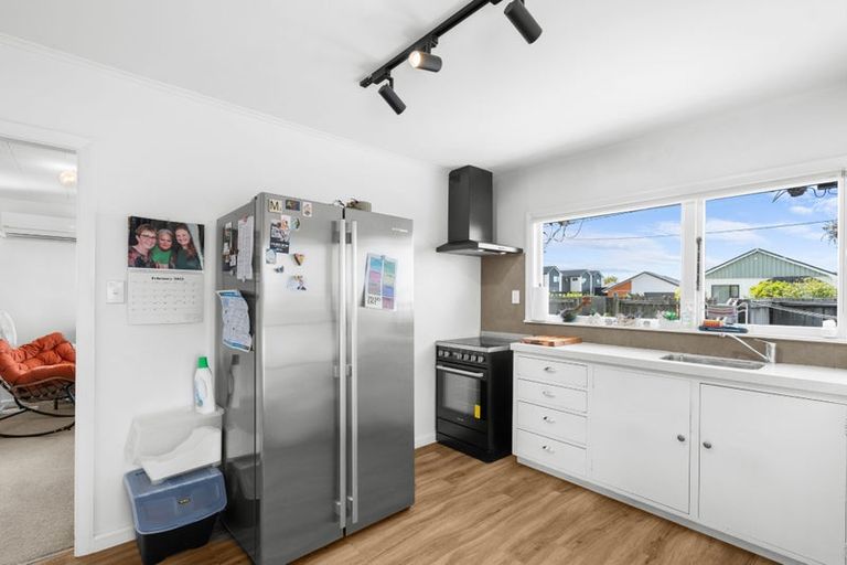 Photo of property in 1/27 Hills Road, Edgeware, Christchurch, 8013