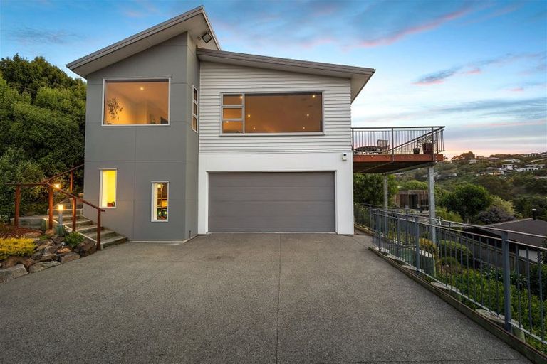 Photo of property in 18 Maffeys Road, Mount Pleasant, Christchurch, 8081