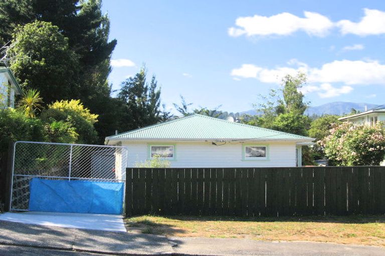 Photo of property in 5 Whangakoko Grove, Birchville, Upper Hutt, 5018