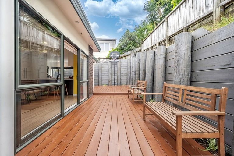 Photo of property in 19b Eske Place, Highland Park, Auckland, 2010