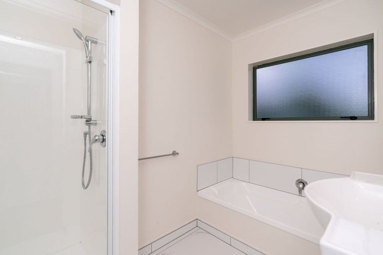 Photo of property in 37 Waikawa Beach Road, Manakau, Levin, 5573