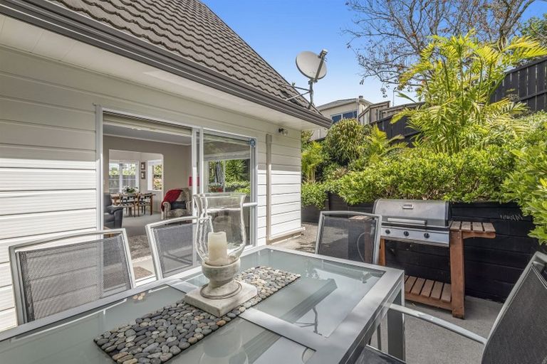 Photo of property in 2/47 Centorian Drive, Windsor Park, Auckland, 0632