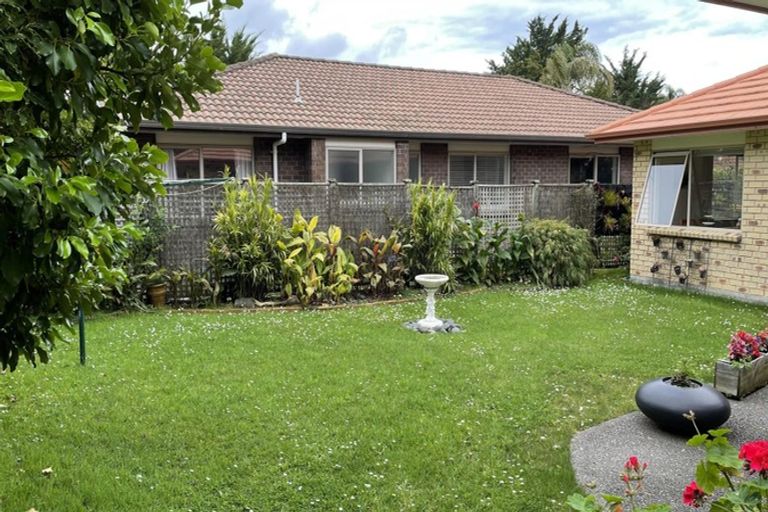 Photo of property in 6a Clearwater Cove, West Harbour, Auckland, 0618