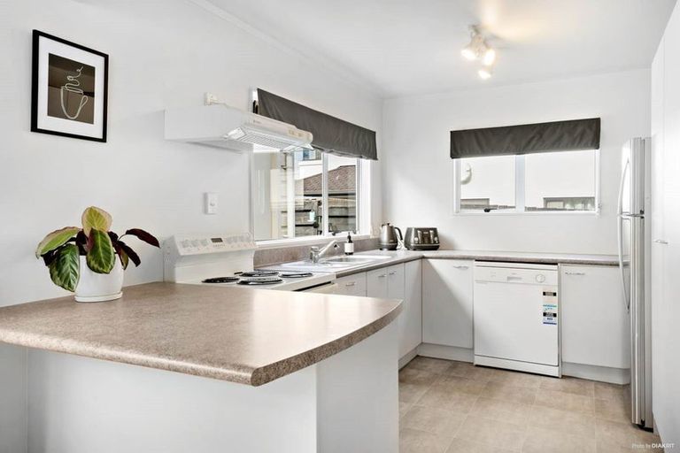 Photo of property in 2/494 East Coast Road, Windsor Park, Auckland, 0630