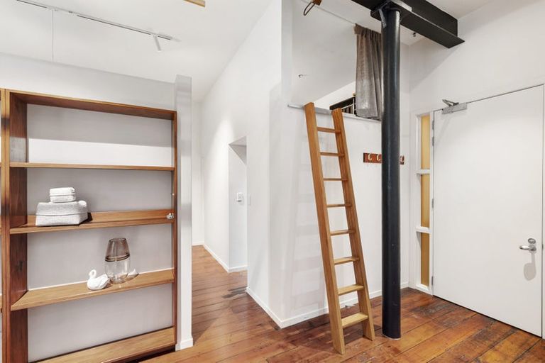 Photo of property in Hannahs Warehouse Apartments, 11/13 Leeds Street, Te Aro, Wellington, 6011