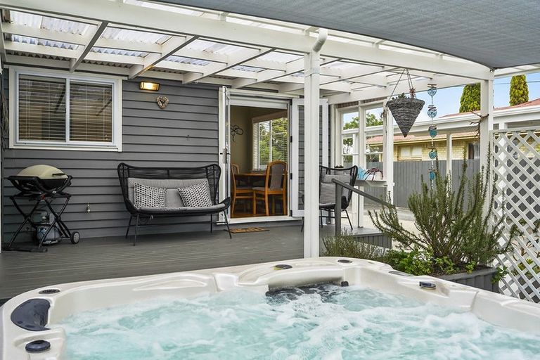 Photo of property in 6 Vectis Road, Hillcrest, Hamilton, 3216