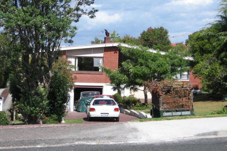 Photo of property in 144 Cliff View Drive, Green Bay, Auckland, 0604