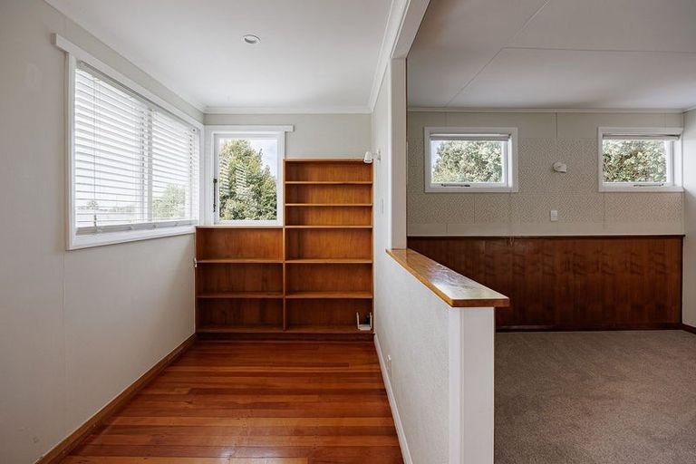 Photo of property in 49 Meeanee Road, Taradale, Napier, 4112