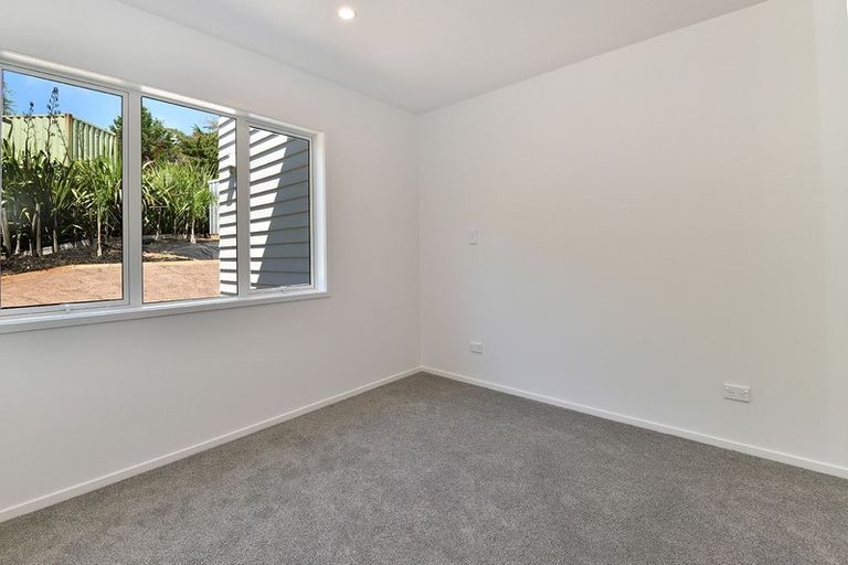 Photo of property in 299 Whangaparaoa Road, Red Beach, 0932