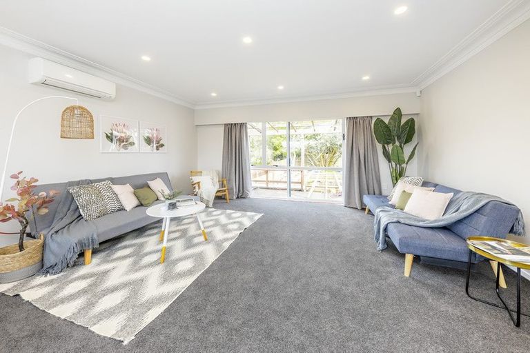 Photo of property in 6 Brouder Place, Hillpark, Auckland, 2102